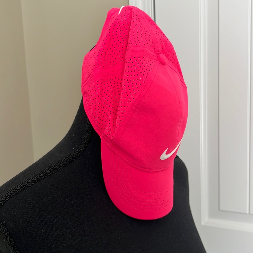 Women’s Nike golf cap